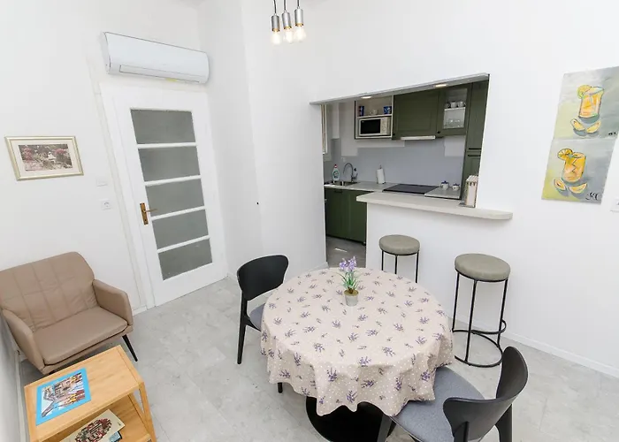 ゲスト ハウス レヴァンダ 3*