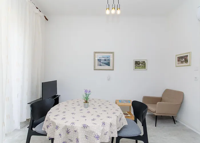 ゲスト ハウス レヴァンダ 3*